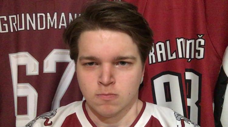 Makmilans aizmainīts uz Avangard