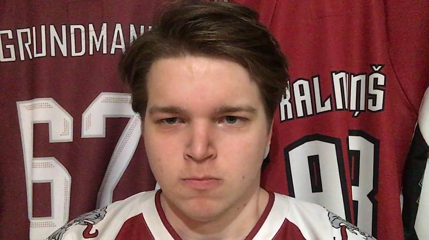 Makmilans aizmainīts uz Avangard