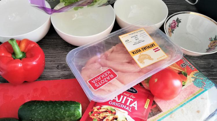 Pasaki: "TEX MEX" un ir jau gatavs! Fahita ar vistu.