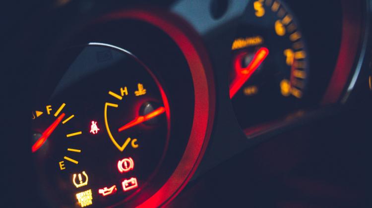 Tests: Vai zini, ko nozīmē vismaz 7 no 10 lampiņām automašīnas panelī?