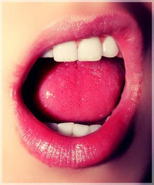 Strawberry Lips Autors: Emogay Show me your teeth