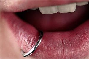 Like My Lip Ring Autors: Emogay Show me your teeth