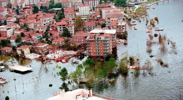 1999 gadā 24 augustā Turcijā... Autors: Misa 30 dabas katastrofas