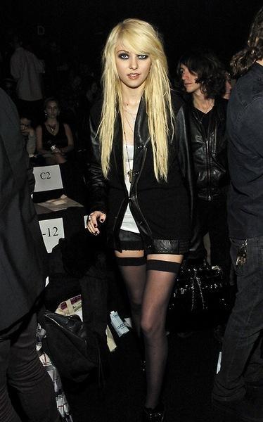  Autors: Honeybear Taylor Momsen.