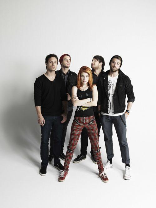  Autors: aucīis Paramore