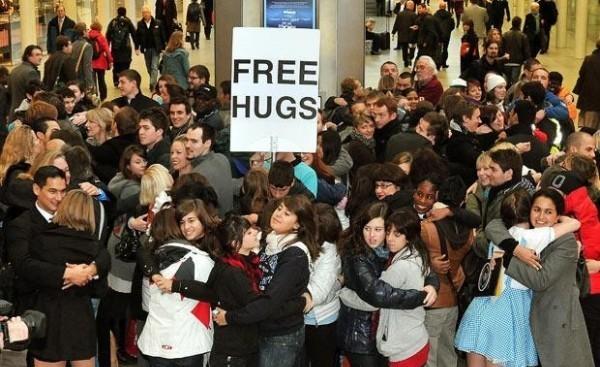 FREE HUGS Jeb 112 cilvēki... Autors: Lvkob Daži GINESA rekordi