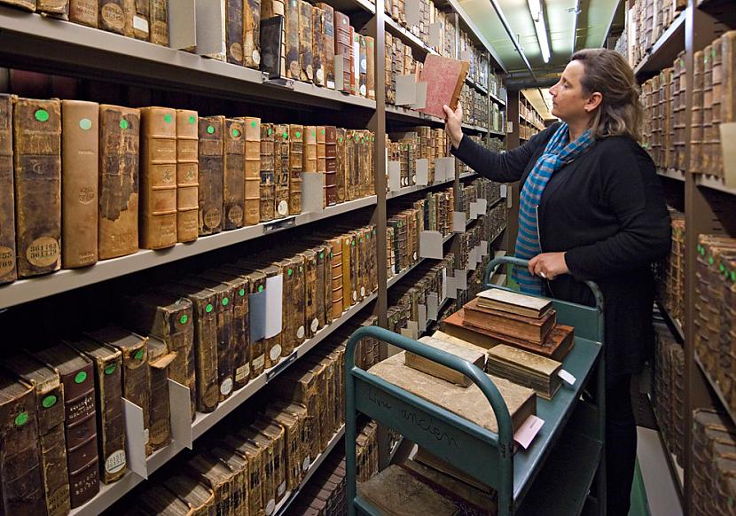 Francijas bibliotekāre izņem... Autors: parafins Es darbiņā