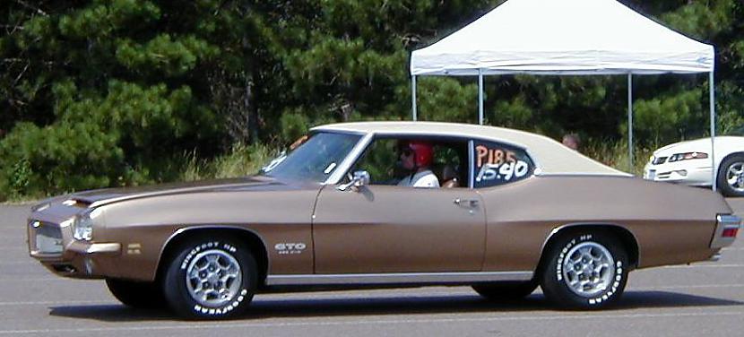 A 1971 Pontiac GTO Autors: nonie Tiem kam patīk 60./70. sporta autiņi