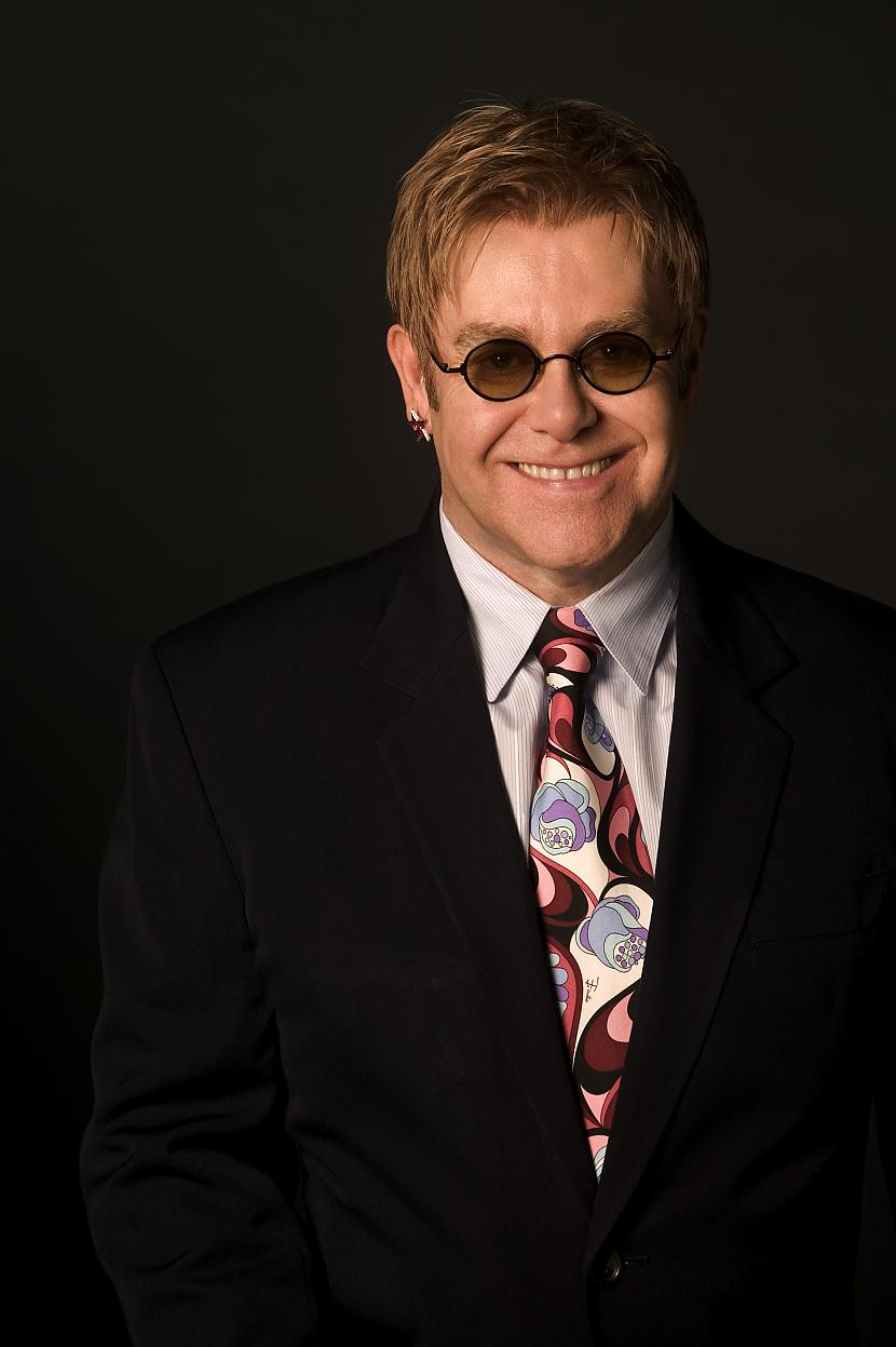 Elton John    74 dvieļi Ziedi... Autors: Naomi Slavenību prasības.