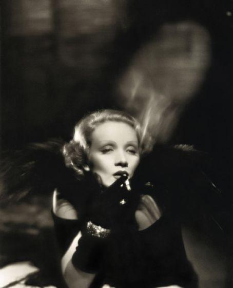  Autors: Honeybear Marlene Dietrich.