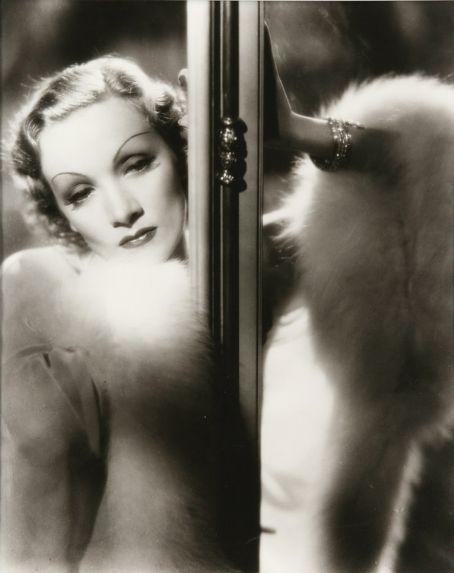  Autors: Honeybear Marlene Dietrich.