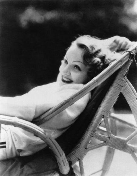  Autors: Honeybear Marlene Dietrich.