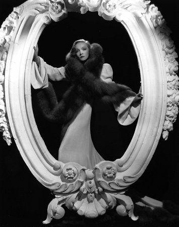  Autors: Honeybear Marlene Dietrich.