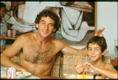 Bruno kopā ar tēvoci Airtonu Autors: kartonz Senna. Bruno Senna.