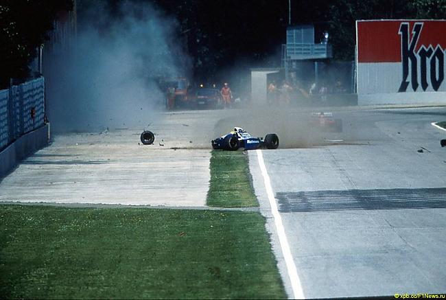  Traģiskais brīdis Autors: kartonz Airtons Senna - 50
