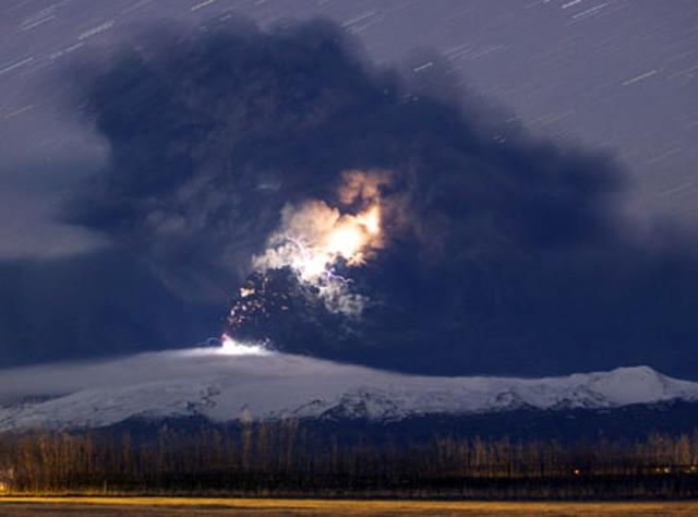 Foto Vilhelm Gunnarsson Autors: Tonijs Zibens virs Eyjafjallajökull