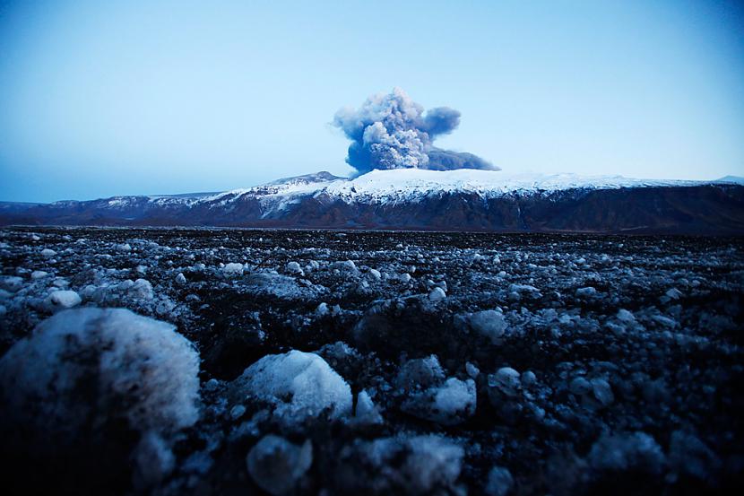 Chunks of ice from a glacial... Autors: ixtys Islandes Eyjafjallajokull volcano