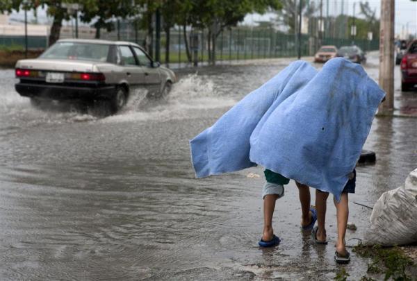 Cenšoties paslēpties no lietus... Autors: EsTepat Reuters