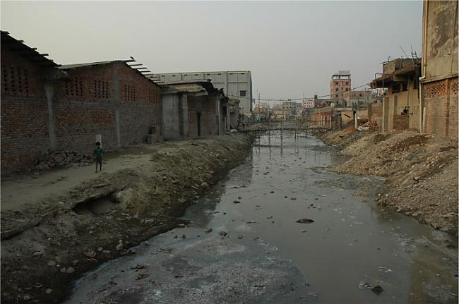 Buriganga upe Bangladeša... Autors: chesterfields Netīrākie ūdeņi pasaulē
