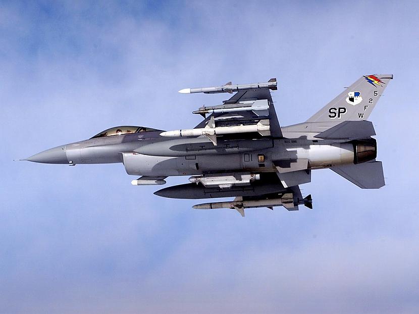 F16 Fighting Falcon Autors: Tommy Chong Par Enģeļiem