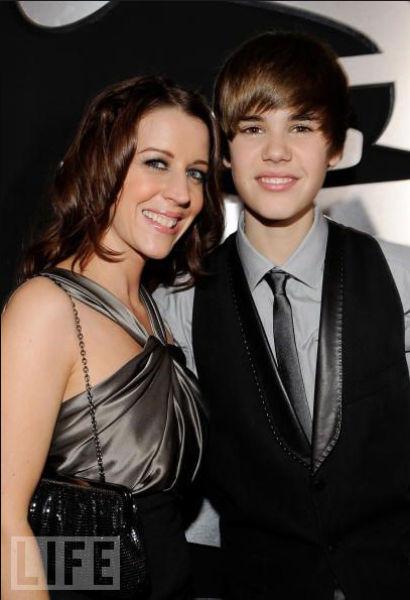 Justin Bieber and Pattie... Autors: mjaau Slavenības un viņu mammas!