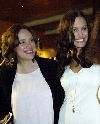 Angelina Jolie and Marcheline... Autors: mjaau Slavenības un viņu mammas!