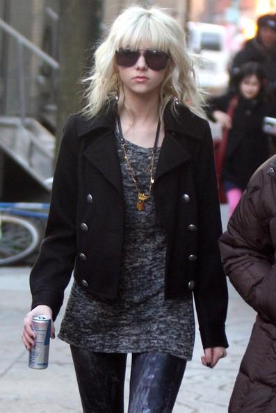  Autors: Bjaataa Taylor Momsen.