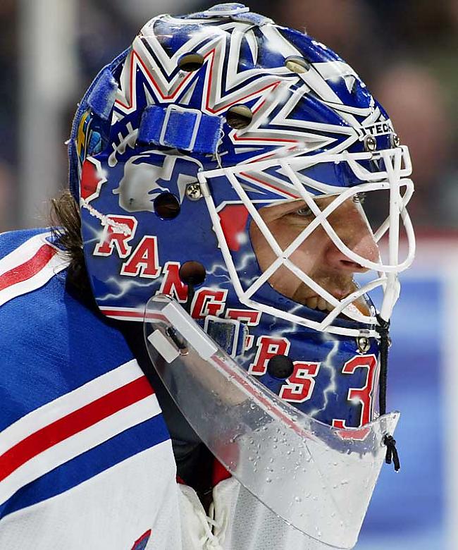 Henrik Lundqvist  NY Rangers Autors: cornflakes Zīmējumi uz vārtsargu ķiverēm.