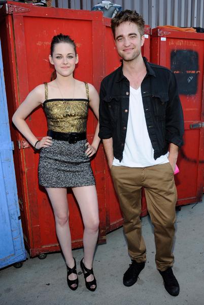 Kristen Stewart and Robert... Autors: mjaau 2010 Movie Awards - aizkulises!