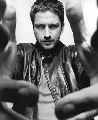  Autors: Holy Cow Hot Actors #4: Gerard Butler