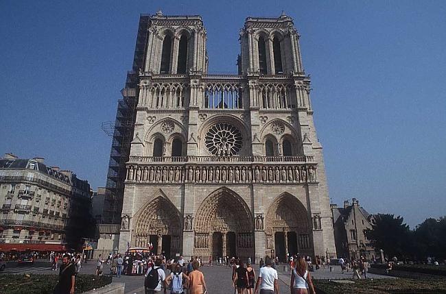 Notre Dame katedrāle  Francija... Autors: Naglene Pasaulē apbrīnojamākās celtnes