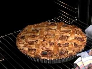 Izņem ārā pēc 45min kad pīrāgs... Autors: MataHari Kā uzcept ābolu pīrāgu (bildēs)!