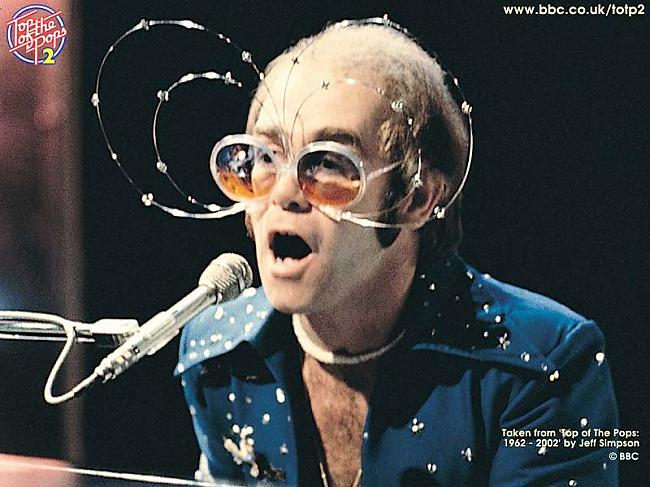 Elton John 2010 Gada 18 Maijā... Autors: spoof Aizliegtākie pasaules mākslinieki 4. un pēdējā daļa