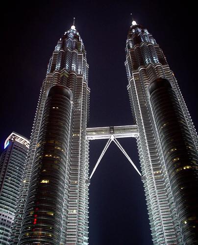 Petronas dvīņu torņi ... Autors: Naglene Pasaulē apbrīnojamākās celtnes 3