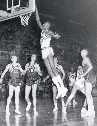 Wilt Chamberlain bija pirmais... Autors: Kasers Basketbols - fakti