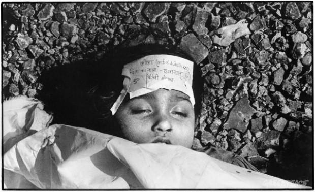 Mazās Leela apbedīšana Lapā... Autors: Gossīc Bhopal tragedy (Bopālas traģēdija)