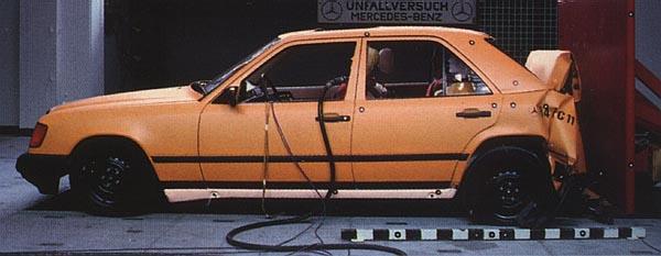 crash test Autors: Realist Mercedes-Benz w124