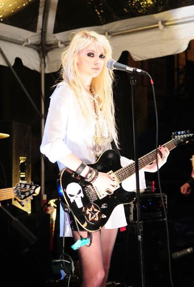  Autors: Doolittle The Pretty Reckless - Taylor Momsen