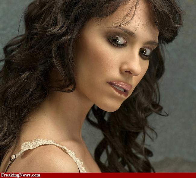  Autors: Gufija Jennifer Love Hewitt