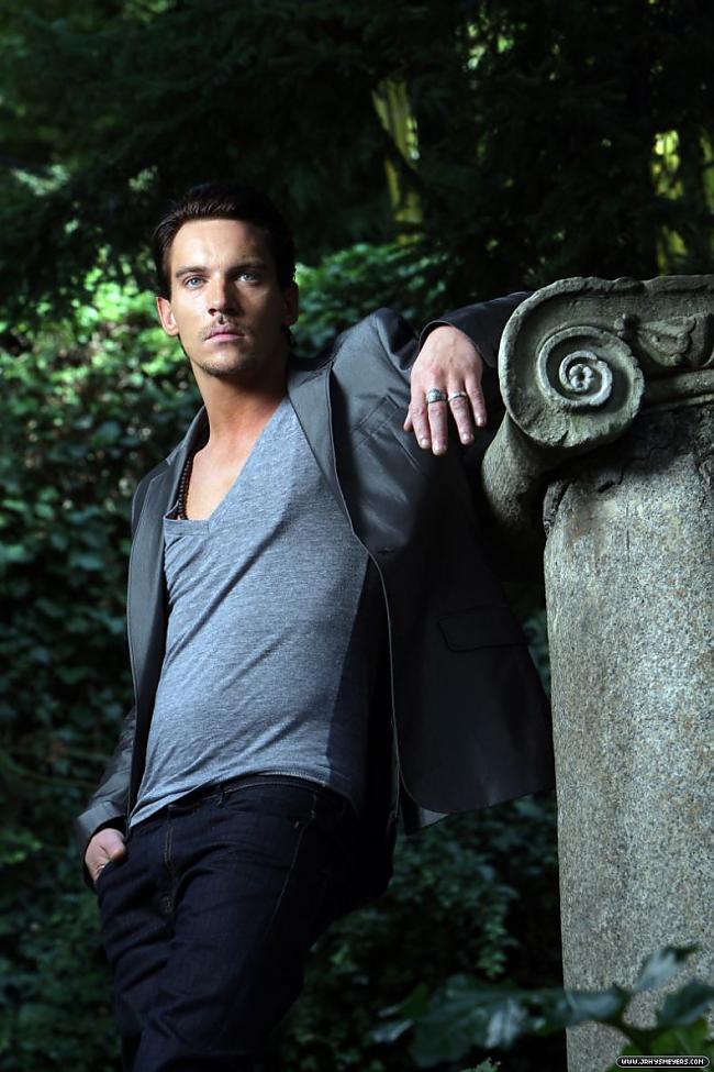  Autors: linda777 Jonathan Rhys Meyers