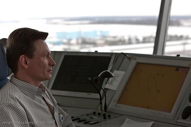 Monitorā tiek attēlots arī... Autors: spoof Kā lidostu redz dispičers
