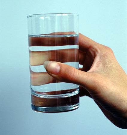 Un ar šo ūdens glāzi tu kādam... Autors: Fosilija Fakti par ūdeni (šokējoši)
