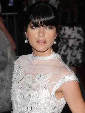  Autors: Holy Cow Selma Blair