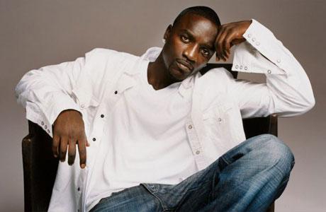 Akon sekojot līdzi tikai modei... Autors: brothersister Slavenības stāsta par mīļākajām krāsām,stiliem...