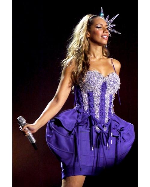 Leona Lewis looks like an... Autors: viņš Rock Stars Fashion: Praises & Friendly Advice