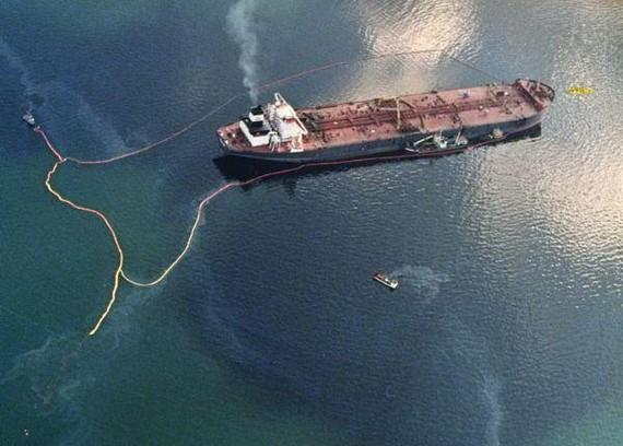 5 Naftas noplūde  25 milijardi... Autors: Paparazijs 9 visdārgākie nelaimes gadījumi.