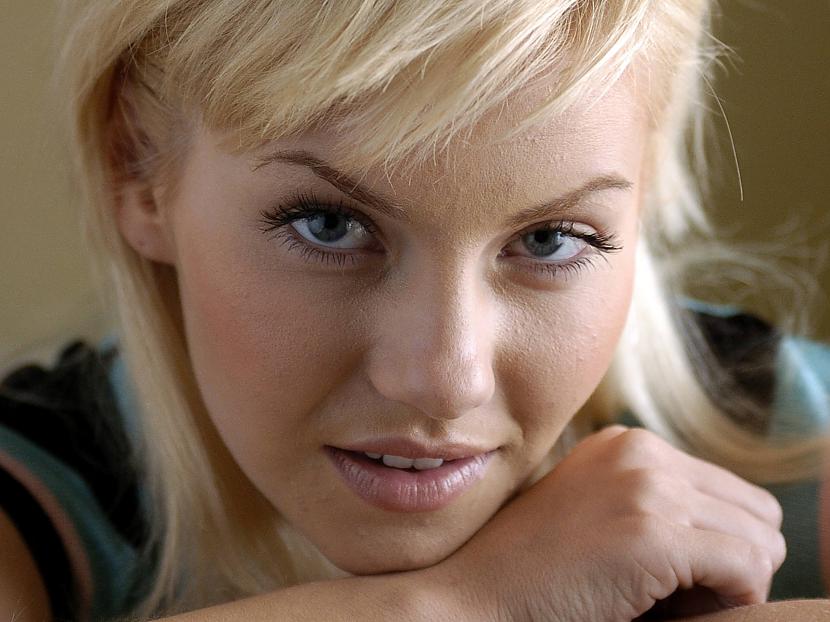  Autors: MEGRUBI Elisha Cuthbert