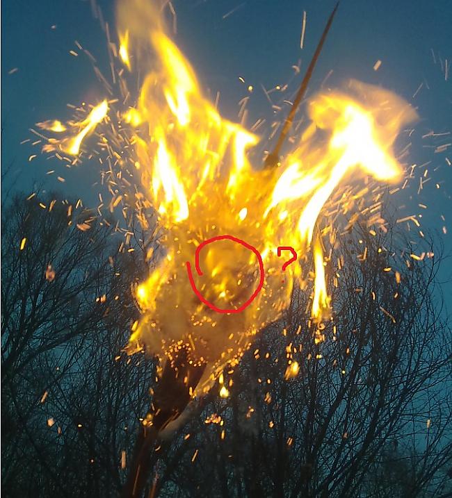 interesants veidojums uguns... Autors: anemija Dedzinot niedres