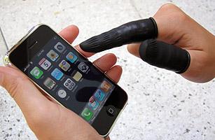 PHONE FINGERS  Lietojot iPhone... Autors: Anathema 10 Neveiksmīgi un nevajadzīgi izgudrojumi. III