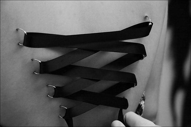  Autors: dzelksnis Corset Piercing: Elegant or Bizare Body Modification?